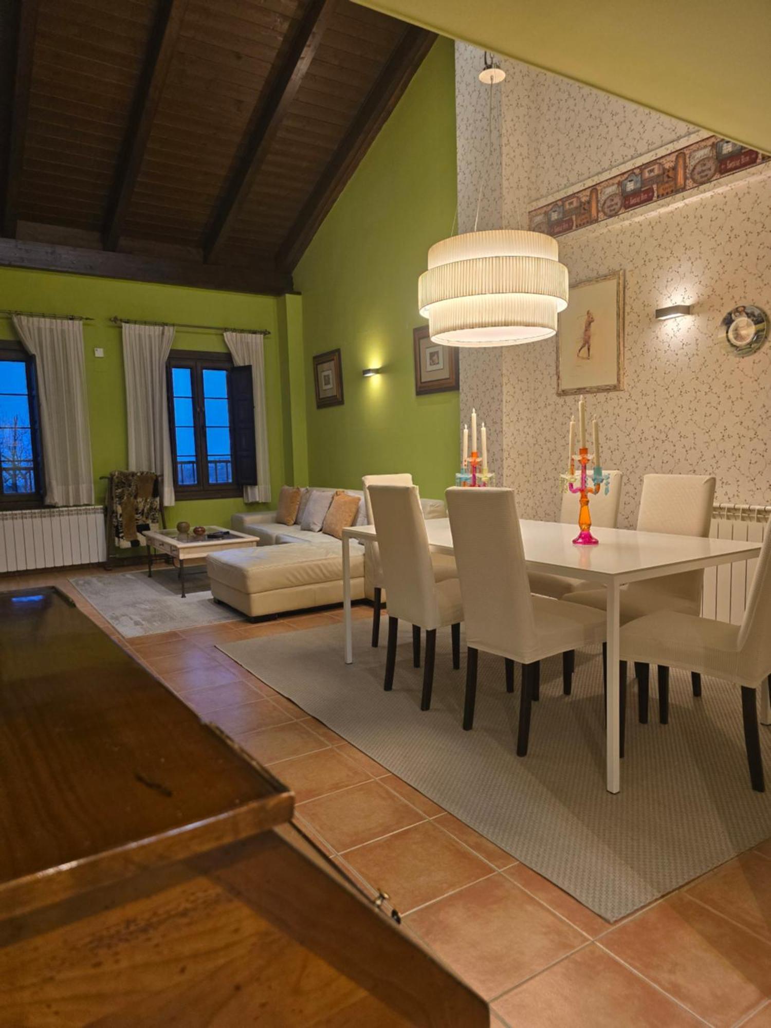 Un Encanto De Duplex Jaca Luaran gambar