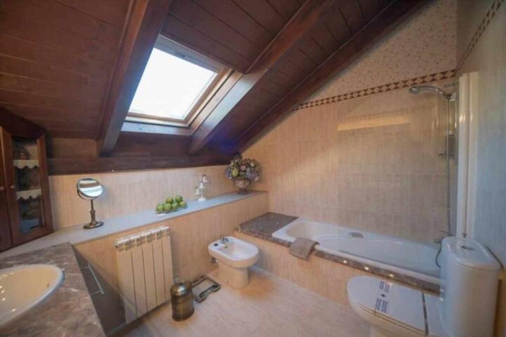 Un Encanto De Duplex Jaca Luaran gambar